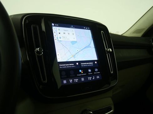 Used 2025 Volvo XC40 B5 Plus w/ Climate Package image 21