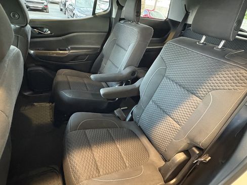 Used 2018 GMC Acadia SLE image 25