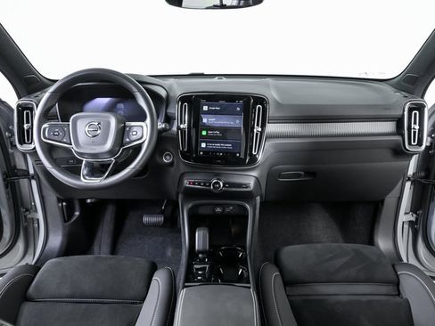 Certified 2025 Volvo XC40 B5 Plus image 19