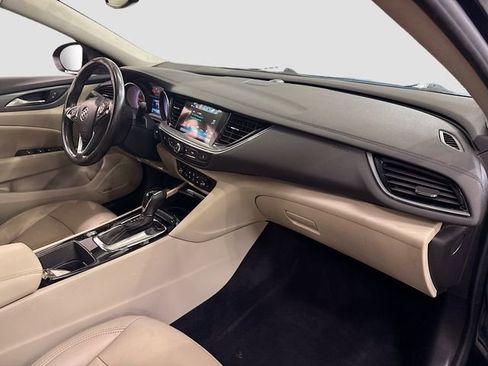 Used 2018 Buick Regal Preferred w/ Sights and Sounds Package image 29