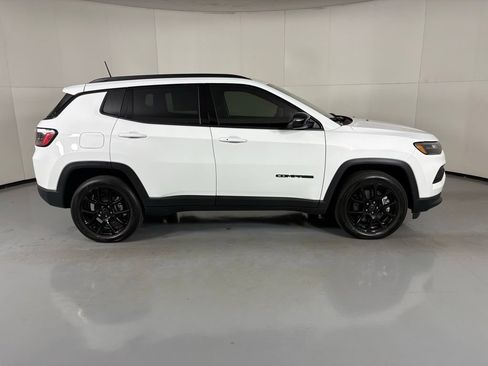 New 2026 Jeep Compass Latitude w/ Sun and Sound Group AWD/4WD image 9