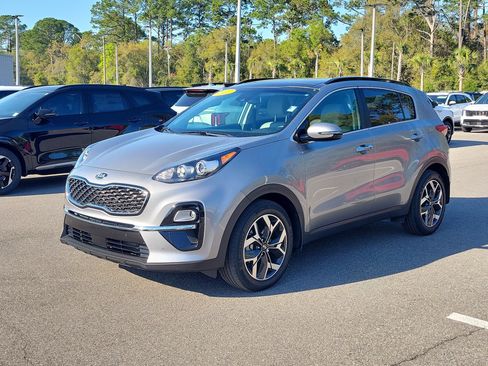 Used 2022 Kia Sportage EX w/ EX Technology Package image 3