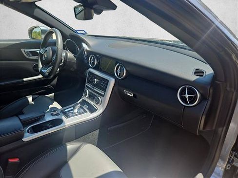 Used 2020 Mercedes-Benz SLC 300 image 18