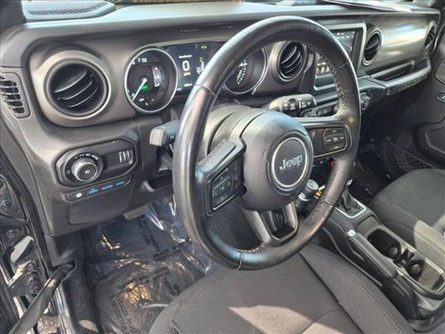 Used 2023 Jeep Wrangler Unlimited w/ Cold Weather Group AWD/4WD image 10