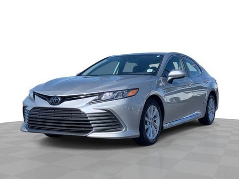 Used 2022 Toyota Camry LE FWD image 1