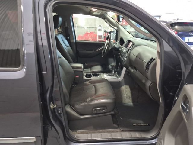 Used 2011 Nissan Pathfinder Silver AWD/4WD image 13