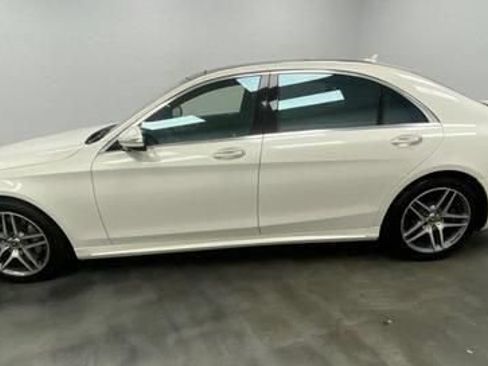 Used 2019 Mercedes-Benz S 560 4MATIC Sedan w/ AMG Line Exterior image 4