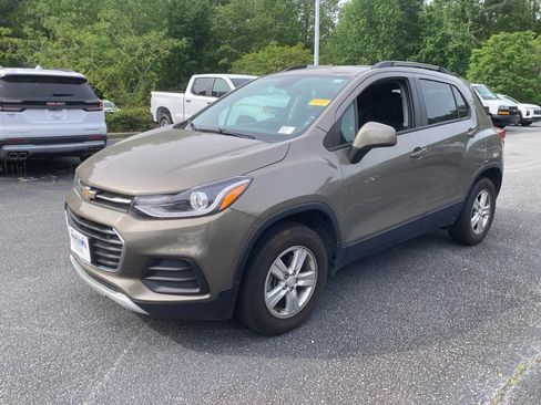 Used 2021 Chevrolet Trax LT image 2
