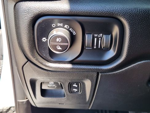 Used 2024 RAM 1500 Laramie AWD/4WD image 25
