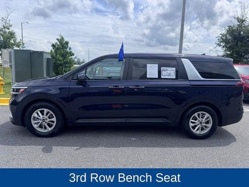 Used 2024 Kia Carnival LX FWD image 3