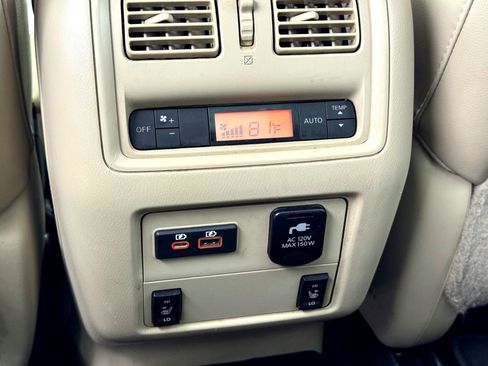 Used 2019 Nissan Pathfinder Platinum image 23