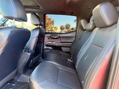 Used 2022 Toyota Tacoma Limited image 18