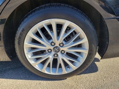 Used 2018 Toyota Camry XLE w/ Driver Assist Package image 11