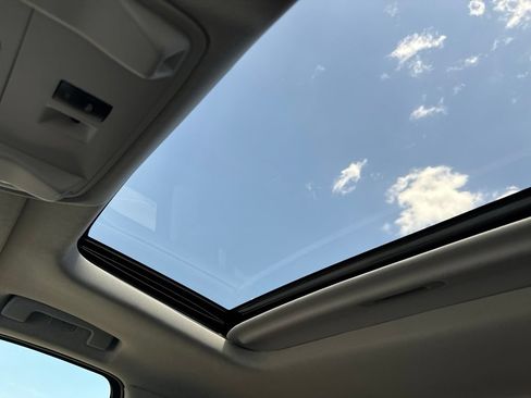 Used 2019 Cadillac Escalade Luxury AWD/4WD image 13