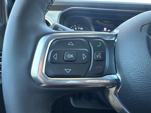 Used 2025 Jeep Wrangler Unlimited Sahara w/ Safety Group AWD/4WD image 31