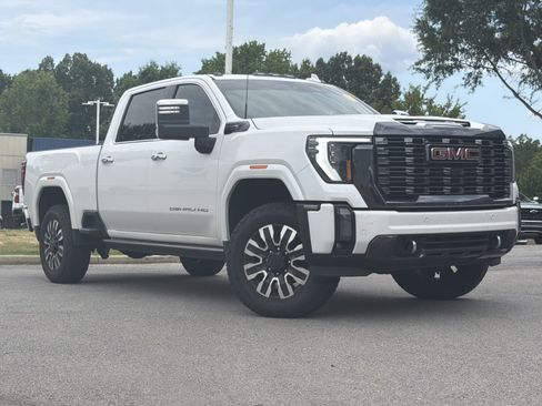 Used 2024 GMC Sierra 2500 Denali Ultimate AWD/4WD image 3