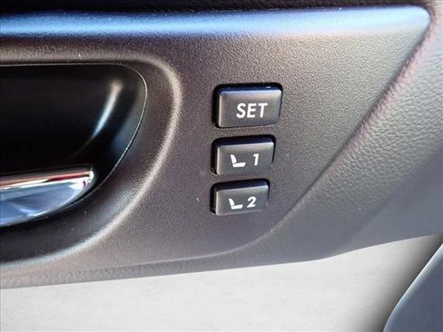 Used 2017 Subaru Outback 3.6R Limited image 12