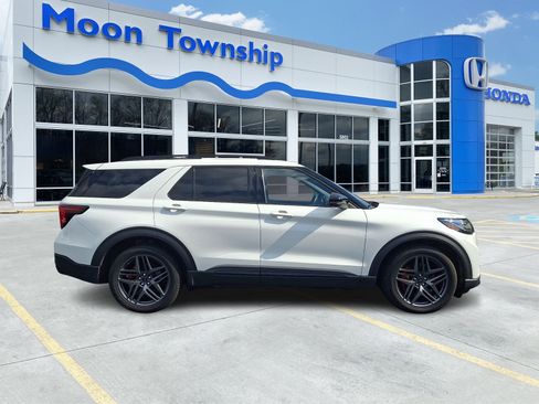 Used 2025 Ford Explorer ST AWD/4WD image 7