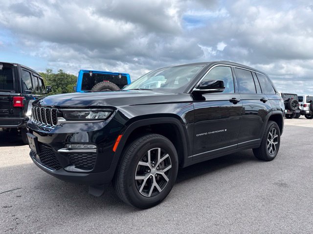 Used 2023 Jeep Grand Cherokee Limited AWD/4WD image 7