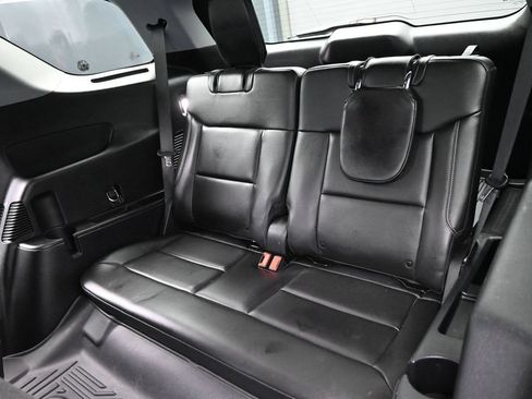 Used 2022 Ford Explorer XLT AWD/4WD image 18