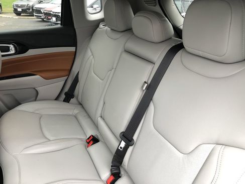 Used 2022 Jeep Compass Limited image 19