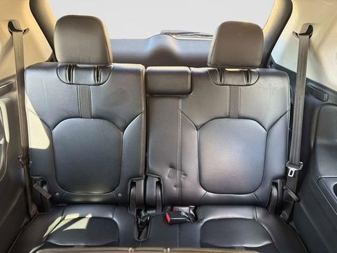 Used 2025 Honda Pilot Touring image 18