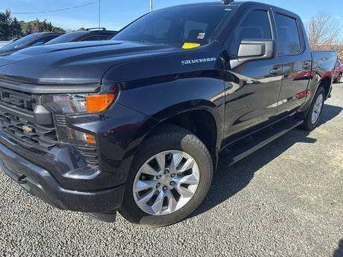 Used 2023 Chevrolet Silverado 1500 Custom image 2
