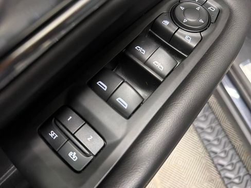 Used 2022 Chevrolet Tahoe Z71 w/ Luxury Package image 18