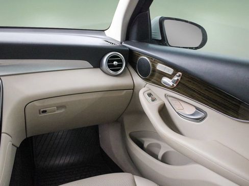 Used 2022 Mercedes-Benz GLC 300 image 20