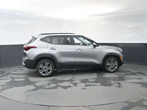 Used 2023 Kia Seltos S image 6