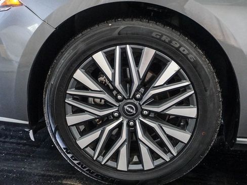 Used 2024 Nissan Altima 2.5 SV image 5