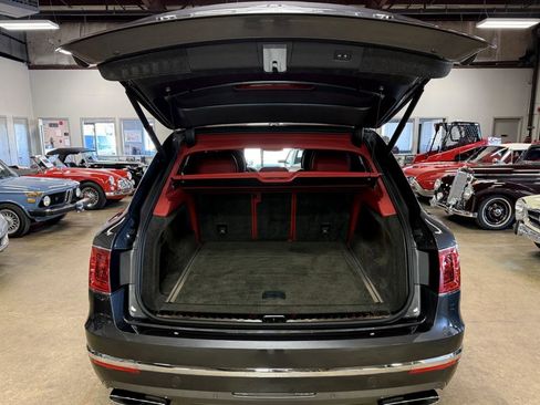 Used 2018 Bentley Bentayga image 51