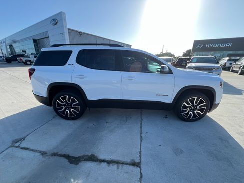 Used 2021 GMC Acadia SLE w/ Driver Convenience Package FWD image 2