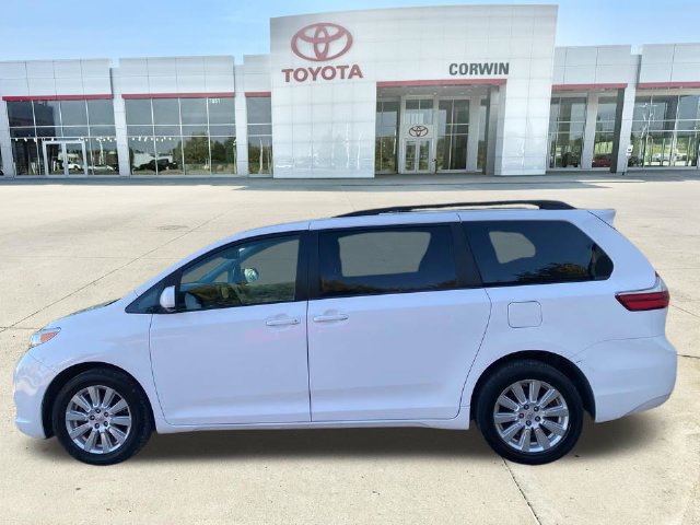 Used 2017 Toyota Sienna LE AWD/4WD image 39