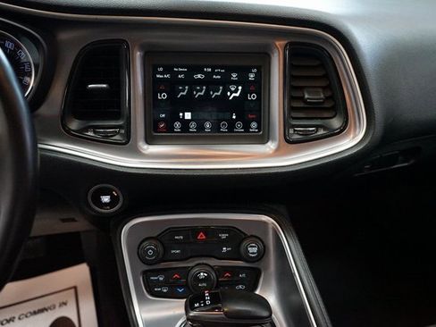Used 2019 Dodge Challenger SXT image 7