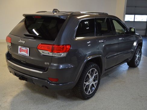 Used 2019 Jeep Grand Cherokee Overland image 3