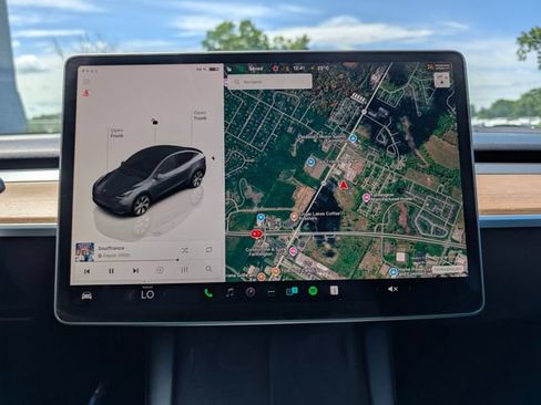 Used 2023 Tesla Model Y Long Range AWD/4WD image 26