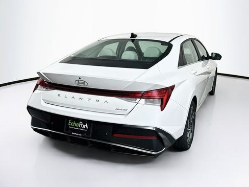 Used 2024 Hyundai Elantra Limited FWD image 9