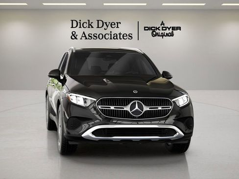 Used 2025 Mercedes-Benz GLC 300 image 34