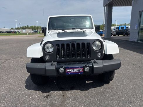 Used 2014 Jeep Wrangler Unlimited Sahara AWD/4WD image 9