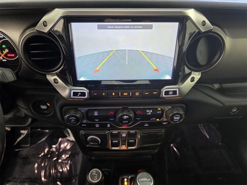 Used 2021 Jeep Gladiator Sport image 23
