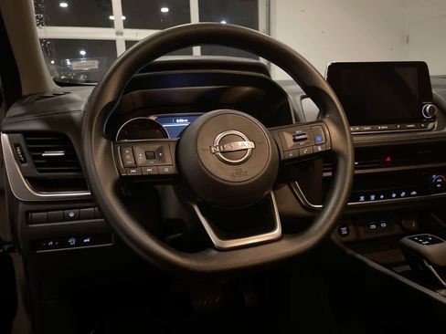 Used 2024 Nissan Rogue SV image 14