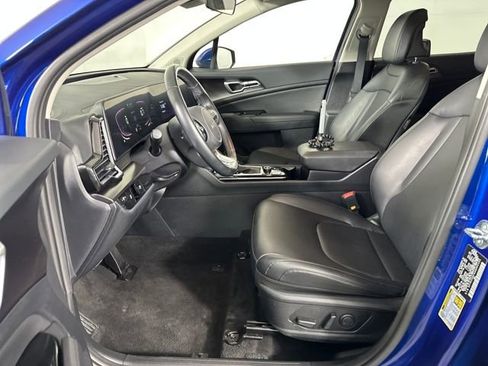 Used 2025 Kia Sportage EX image 11