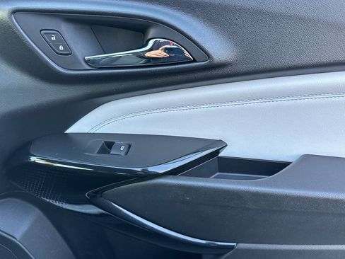 Certified 2025 Chevrolet Trax LT w/ LT Convenience Package image 18