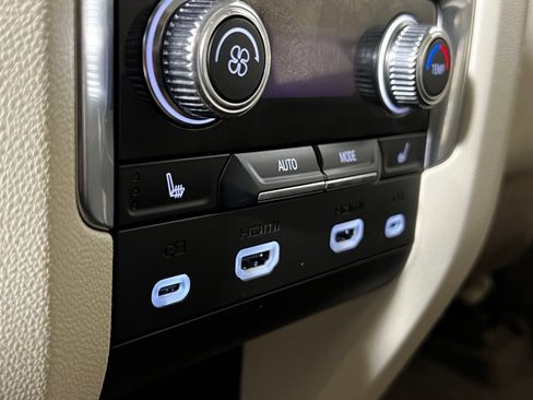 Used 2023 GMC Yukon XL Denali AWD/4WD image 28