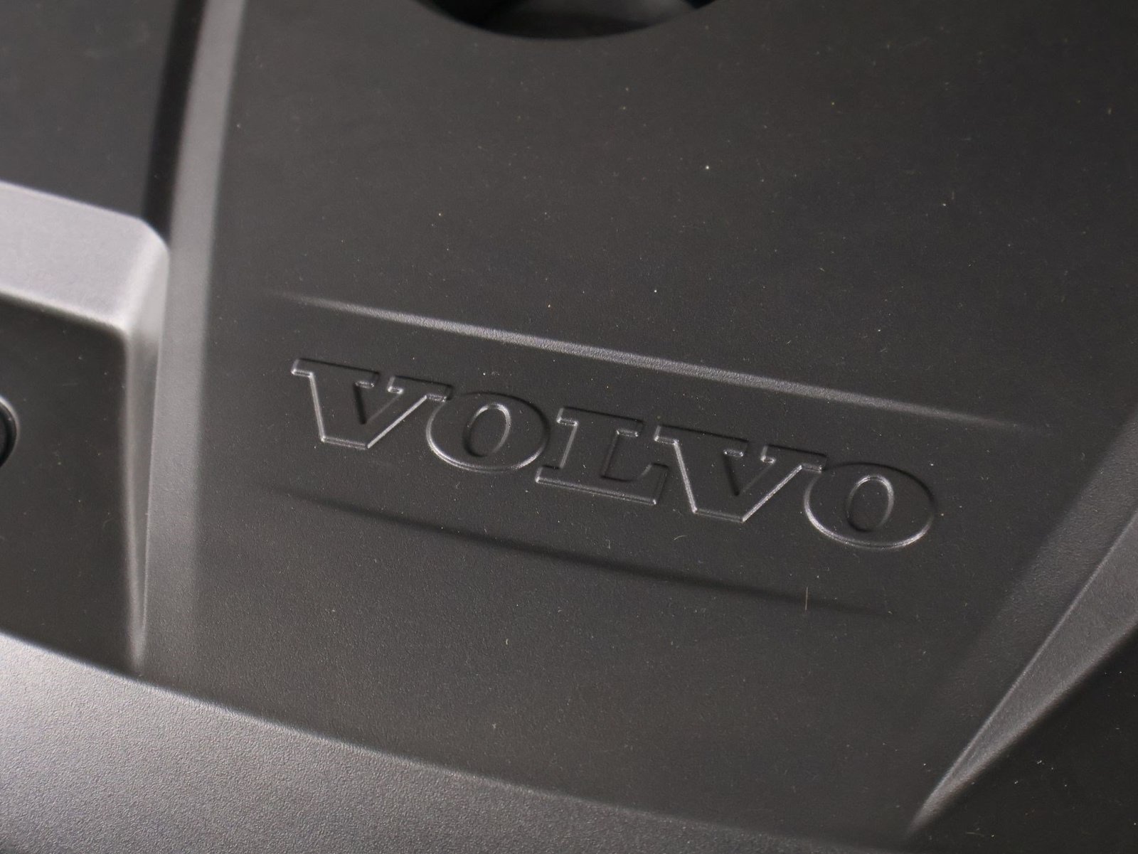 Certified 2023 Volvo XC60 T8 Plus AWD/4WD image 25