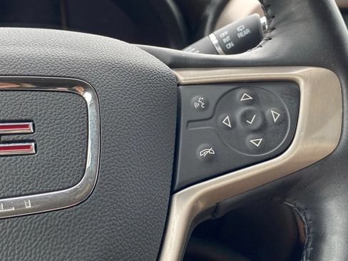 Used 2017 GMC Acadia Denali w/ Technology Package FWD image 19