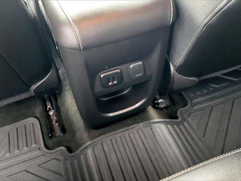 Used 2015 GMC Canyon SLT image 34