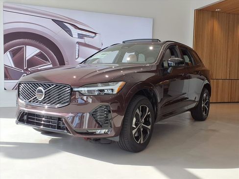 New 2026 Volvo XC60 B5 Core w/ Protection Package image 3