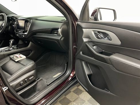 Certified 2023 Chevrolet Traverse LT w/ LPO, Floor Liner Package AWD/4WD image 38